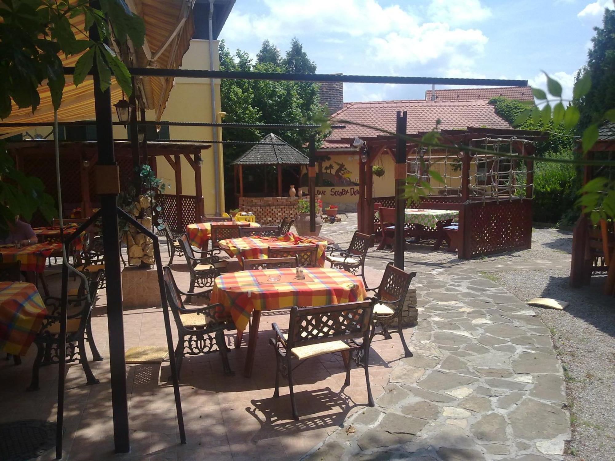 Vadasz Panzio Es Etterem Szombathely Exterior photo